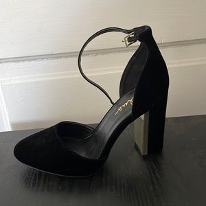 Lulu’s velvet heels